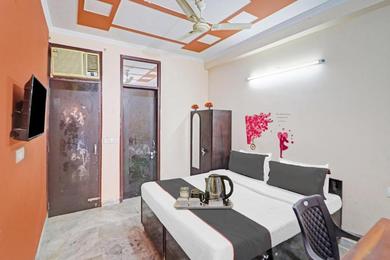 Hotel Capital O Sk Residency Near Dashrath Puri Metro Station
