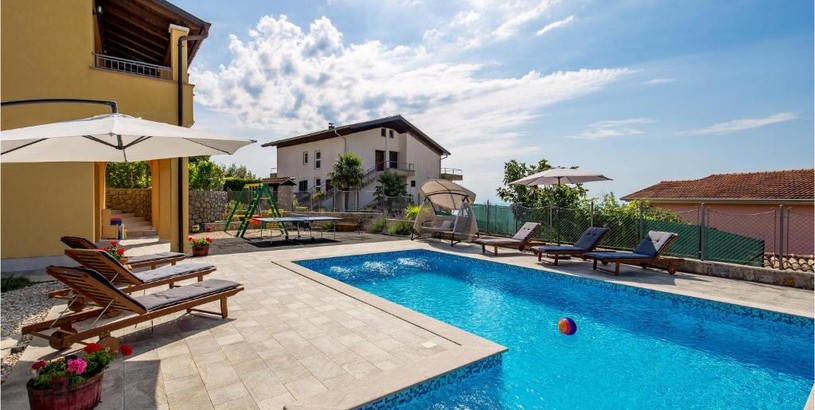 Holiday home Stunning home in Icici with 5 Bedrooms, WiFi and Outdoor swimming pool
