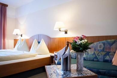 Отель Hotel Edlingerwirt - Sauna & Golfsimulator inklusive