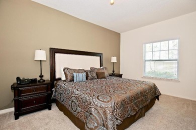  Luxury 3 Bedroom Townhouse, Comfortable Sleeps 8 Super Close To Disney!