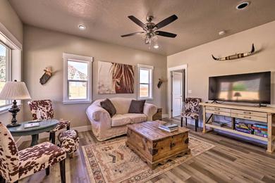 Дом отдыха Quiet Kanab Home with Panoramic Views and Porch!