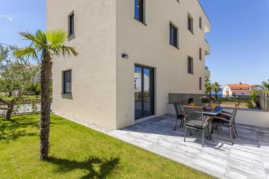 Apartments Apartment in Podstrana-Sv Martin with sea view, terrace, air conditioning, WiFi 4777-1