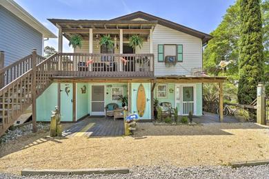 Апартаменты Nautical Ocean Isle Beach Cottage with Outdoor Space