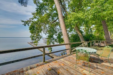  Remodeled End Unit Townhome on Lake Waccamaw!