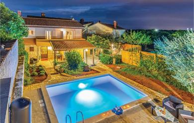 Holiday home Beautiful home in Pavicini with 4 Bedrooms, WiFi and Outdoor swimming pool