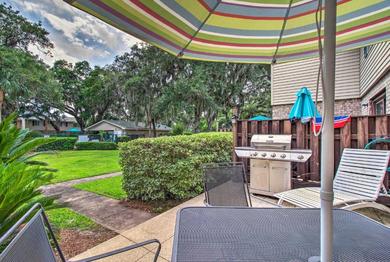 Holiday home St Simons Island Townhome with Stone Patio and Pool!
