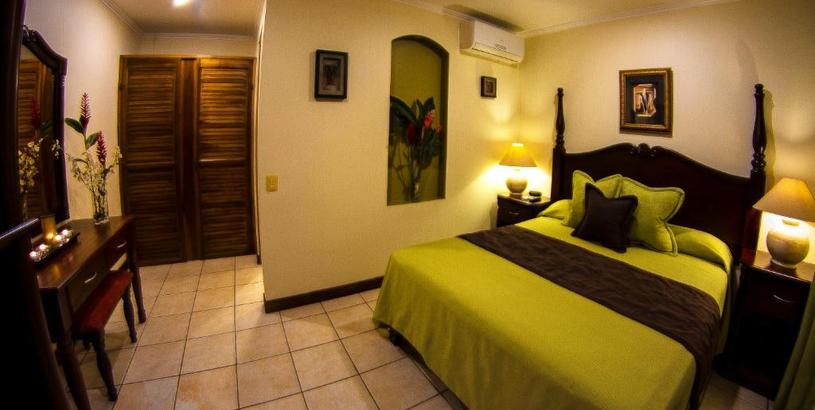Отель Hotel Iguana Verde