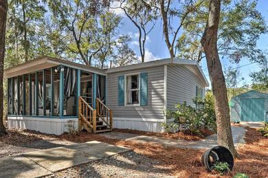 Holiday home The Lodge at Colonels Island with Screened Porch!