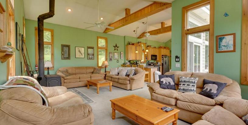 Hotel Riverfront Vermont Vacation Rental with Hot Tub