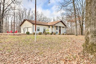 Holiday home 40-Acre Poplar Bluff Nature Lovers Paradise!
