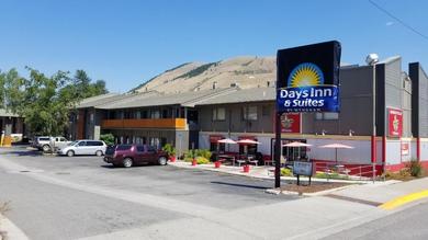 Отель Days Inn and Suites by Wyndham Downtown Missoula-University
