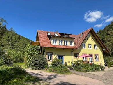 Апартаменты Ferienwohnung Südliche Weinstraße zwischen Wald und Reben