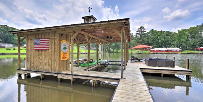 Holiday home Lake Sinclair House with Lake Access and Kayaks!