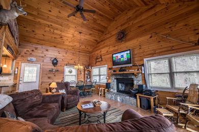 Дом отдыха A Mountain Hideaway - 10 mins to Main St Blowing Rock, hot tub, pool table