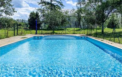 Stunning home in Bourgueil with 5 Bedrooms, WiFi and Outdoor swimming pool
