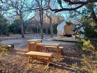 Люкс-шатер Tentrr State Park Site - Texas Guadalupe River State Park - Site D - Single Camp
