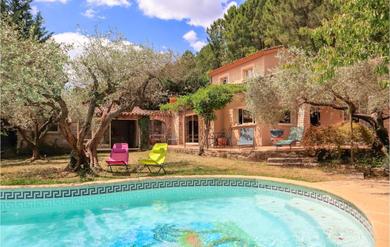 Stunning Home In Generarguese With 5 Bedrooms, Private Swimming Pool And Outdoor Swimming Pool