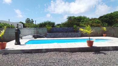 Villa 4 bedrooms villa with private pool enclosed garden and wifi at Pereybere 5 km away from the beach