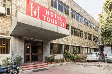 Hotel Hotel The Tourist - 1 min from New Delhi Railway Station