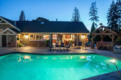 Дом отдыха Luxury Home with Backyard Oasis - Near Seattle!
