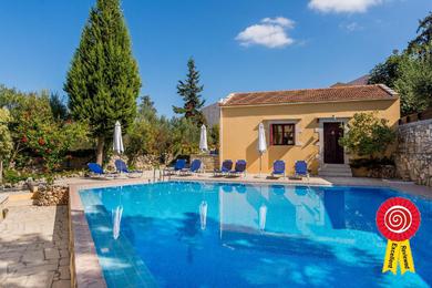 Дом отдыха Heliopetra independant studios -village close to beaches -sharing a large pool