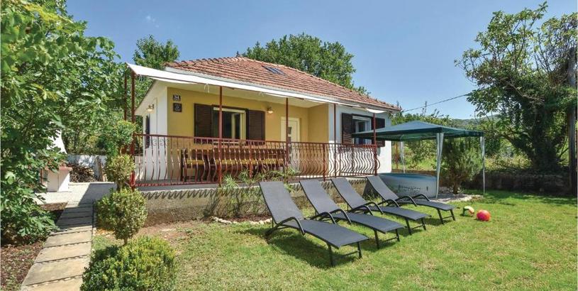 Holiday home Two-Bedroom Holiday Home in Blato na Cetini