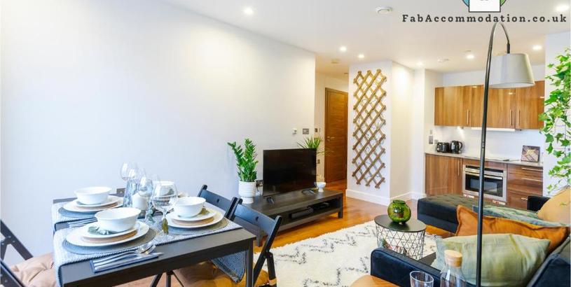 Apartments Amazing Flat-Parking available-By FabAccommodation