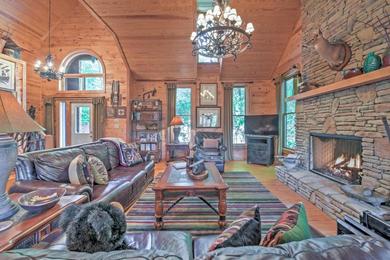  Dream Catcher Luxe Cabin with Large Deck and Mtn View