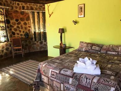 Апартаменты Charming Bush chalet 5 on this world renowned Eco site 40 minutes from Vic Falls Fully catered stay - 1985