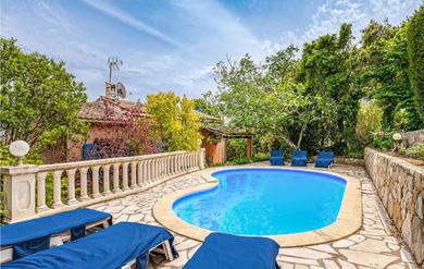 Дом отдыха Amazing Home In Les Adrets-de-lestre With Outdoor Swimming Pool, Wifi And 3 Bedrooms
