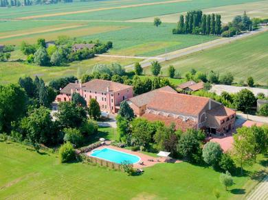 Holiday home Apartment in a rural estate in Pontecchio Polesine with shared swimming pool