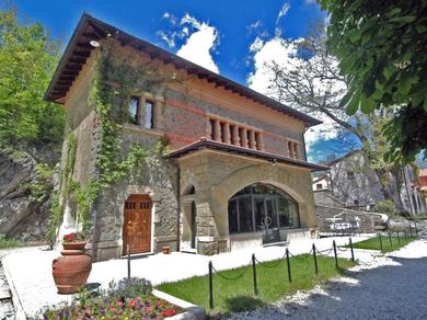 Отель Luxurious Villa in Pistoia with Jacuzzi and Pool