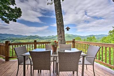 Дом отдыха Burnsville Vacation Rental Cottage with Mtn Views!