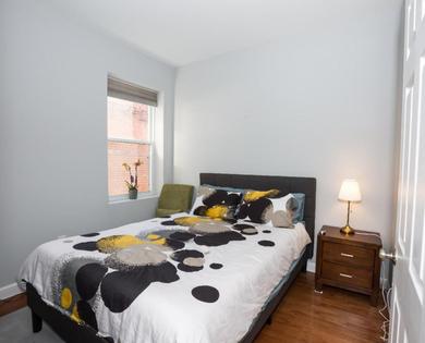 Guest house Steps to Convention Center, Downtown DC, and Metro Station: Private and Comfortable Bedroom/Bathroom