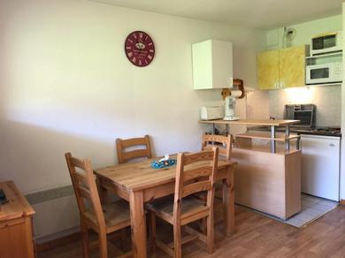 Апартаменты Appartement Enchastrayes, 2 pièces, 4 personnes - FR-1-165A-138