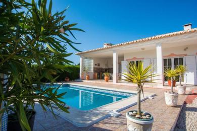 Villa Casa Naboo - Sunny Holiday Home with Pool