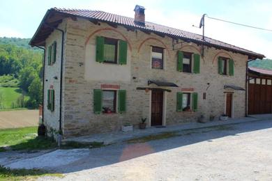Apartments 2 bedrooms appartement with garden at Mombarcaro