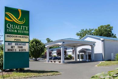 Отель Quality Inn & Suites Danbury near University