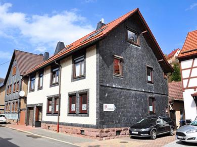 Апартаменты Barrier free modern apartment with terrace at the foot of Hallenburg Castle