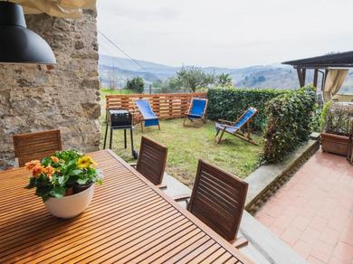 Cheerful holiday home in Poggio with private garden
