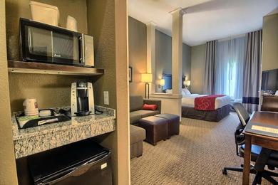 Отель Comfort Suites Marietta-Parkersburg