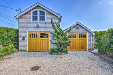 Apartments Elegant Hamptons Hideaway with Path to Beach!