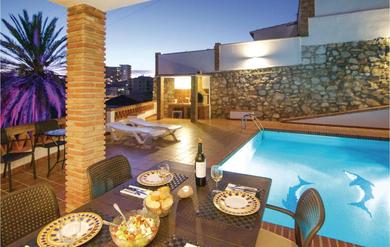 Stunning Apartment In Fuengirola, Malaga With 2 Bedrooms, Wifi And Swimming Pool