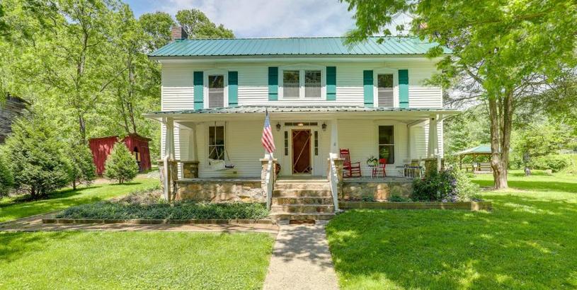 Holiday home Marshall Cottage on 1895 Tobacco Farm with Hot Tub!
