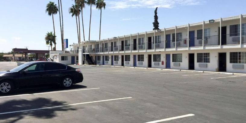Hotel Motel 6-Delano, CA