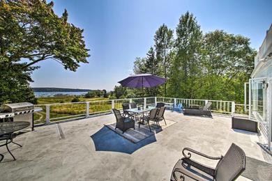 Holiday home Owls Head Getaway Private Decks with Ocean View!