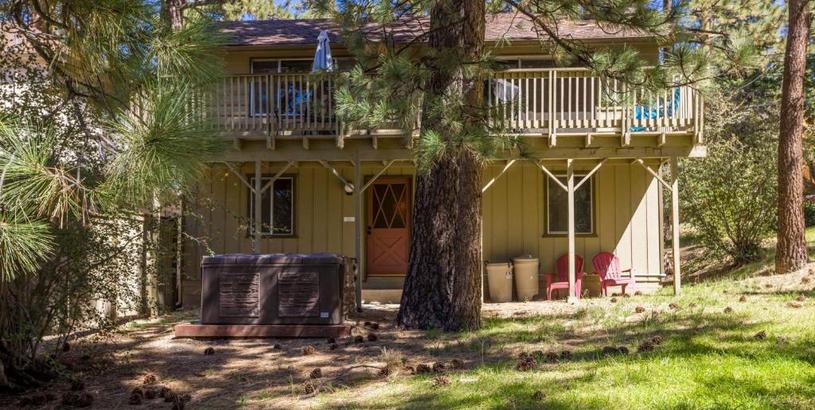 Holiday home Pet-Friendly Cabin with Hot Tub, 1 Mi to Ski Resorts