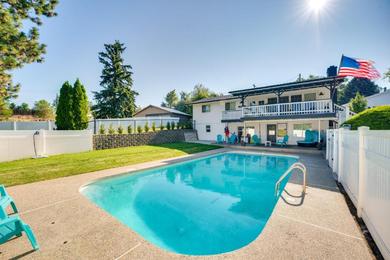 Holiday home Epic Family Getaway with Pool, Game Room and Fire Pit!