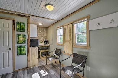 Apartments Mt Lookout Tiny House with Backyard and Fire Pit!