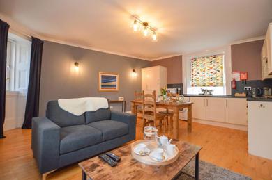 Апартаменты The Gallery Apartment - Oban Town Centre Apartment, Walkable to Ferry Terminal